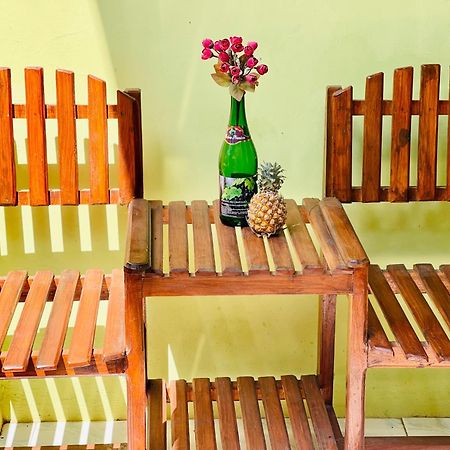 Kurnia Family Homestay & Restaurant! Huu Bagian luar foto