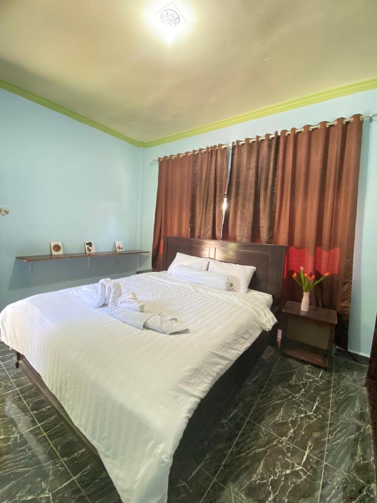 Kurnia Family Homestay & Restaurant! Huu Bagian luar foto