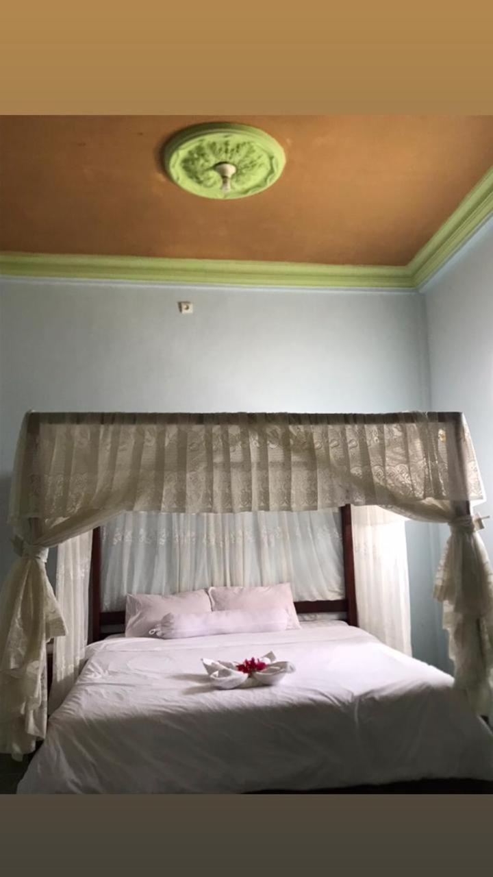 Kurnia Family Homestay & Restaurant! Huu Bagian luar foto