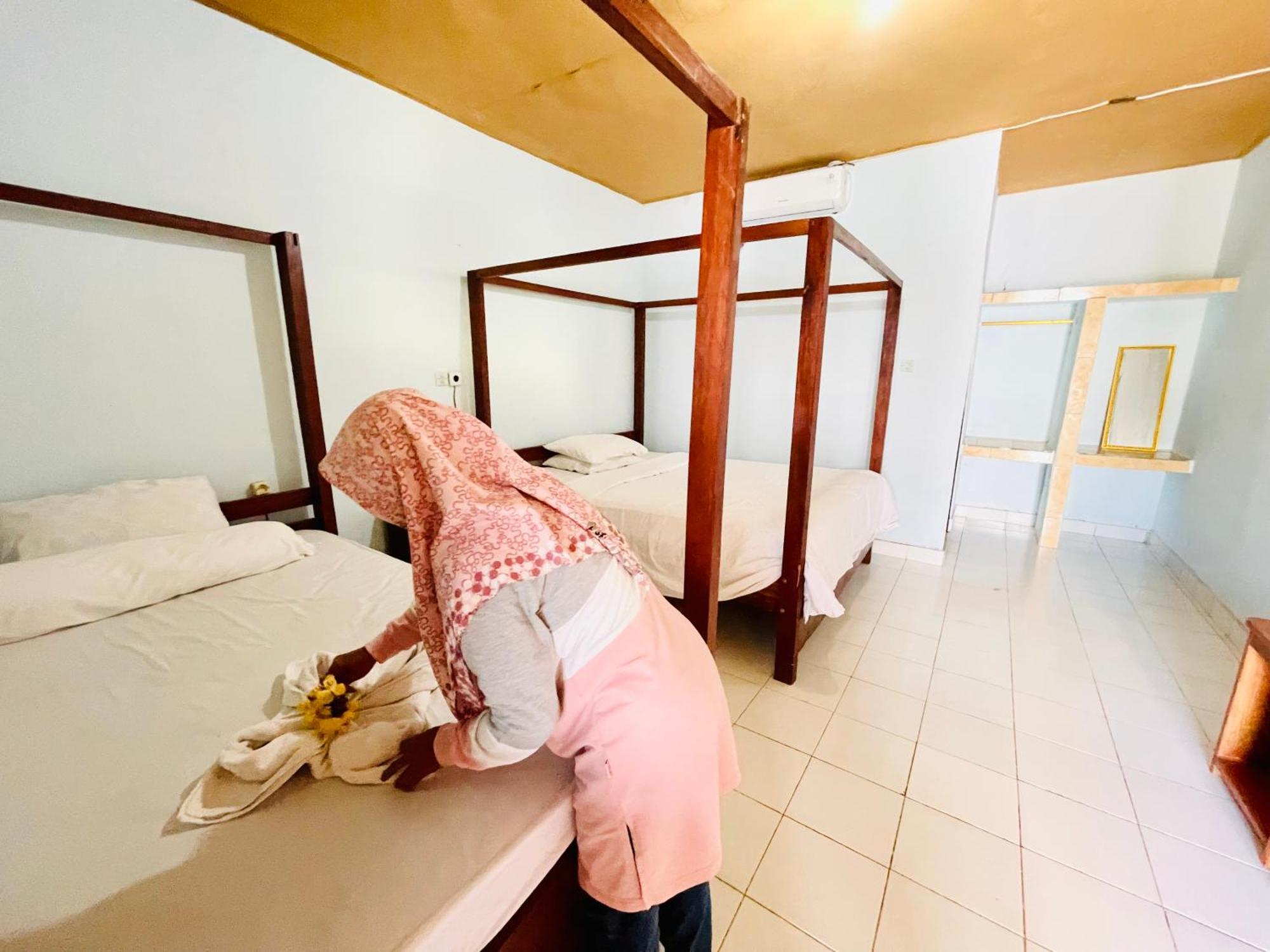Kurnia Family Homestay & Restaurant! Huu Bagian luar foto